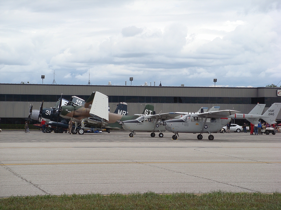 Willow Run Airshow [2009 July 18] 082.JPG - Scenes from the Thunder Over Michigan Air Show at Willow Run Airport